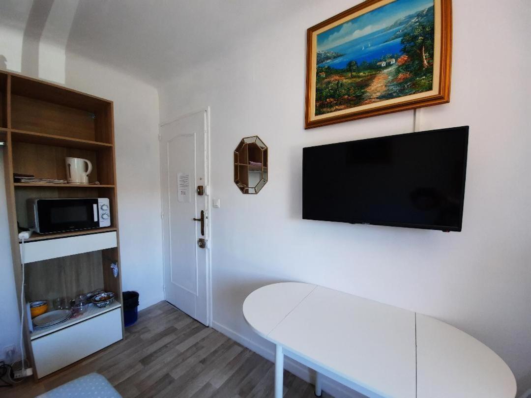 Chambres Climatisees Confort,Wifi, Gare Tgv,Parking,Pt Dejeuner Perpignan Bagian luar foto